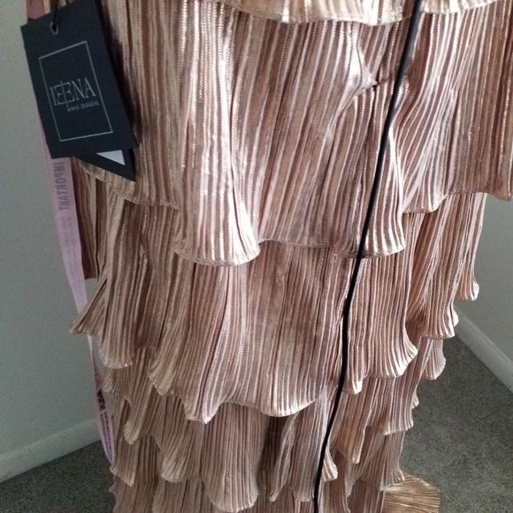 NWT Ieena Mac Duggal Metallic One Shoulder Ruffle Tiered Gown Sz 10 Black/Gold - Picture 10 of 15